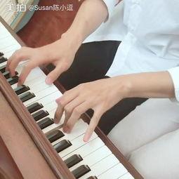 成人女的弹钢琴视频,钢琴女神演绎动人旋律