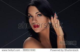 成人漂亮女装图片欣赏视频,成人女装美图赏析